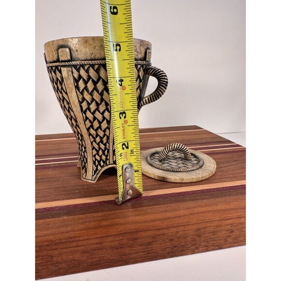 Handcarved Soapstone Vessel with lid - Picture 7 of 9